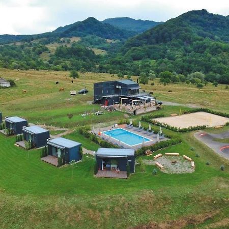 Flandra Glamping Hotel Корбени Екстериор снимка