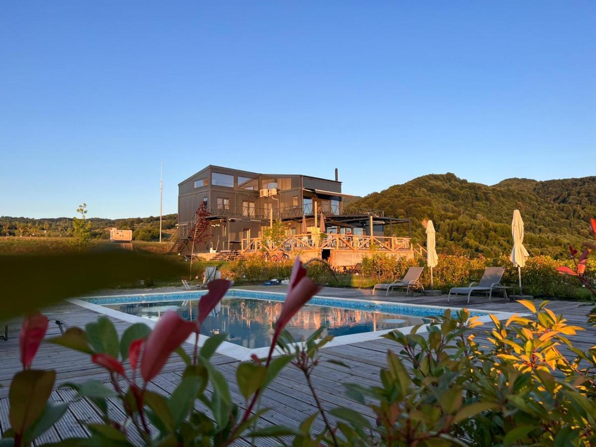 Flandra Glamping Hotel Корбени Екстериор снимка