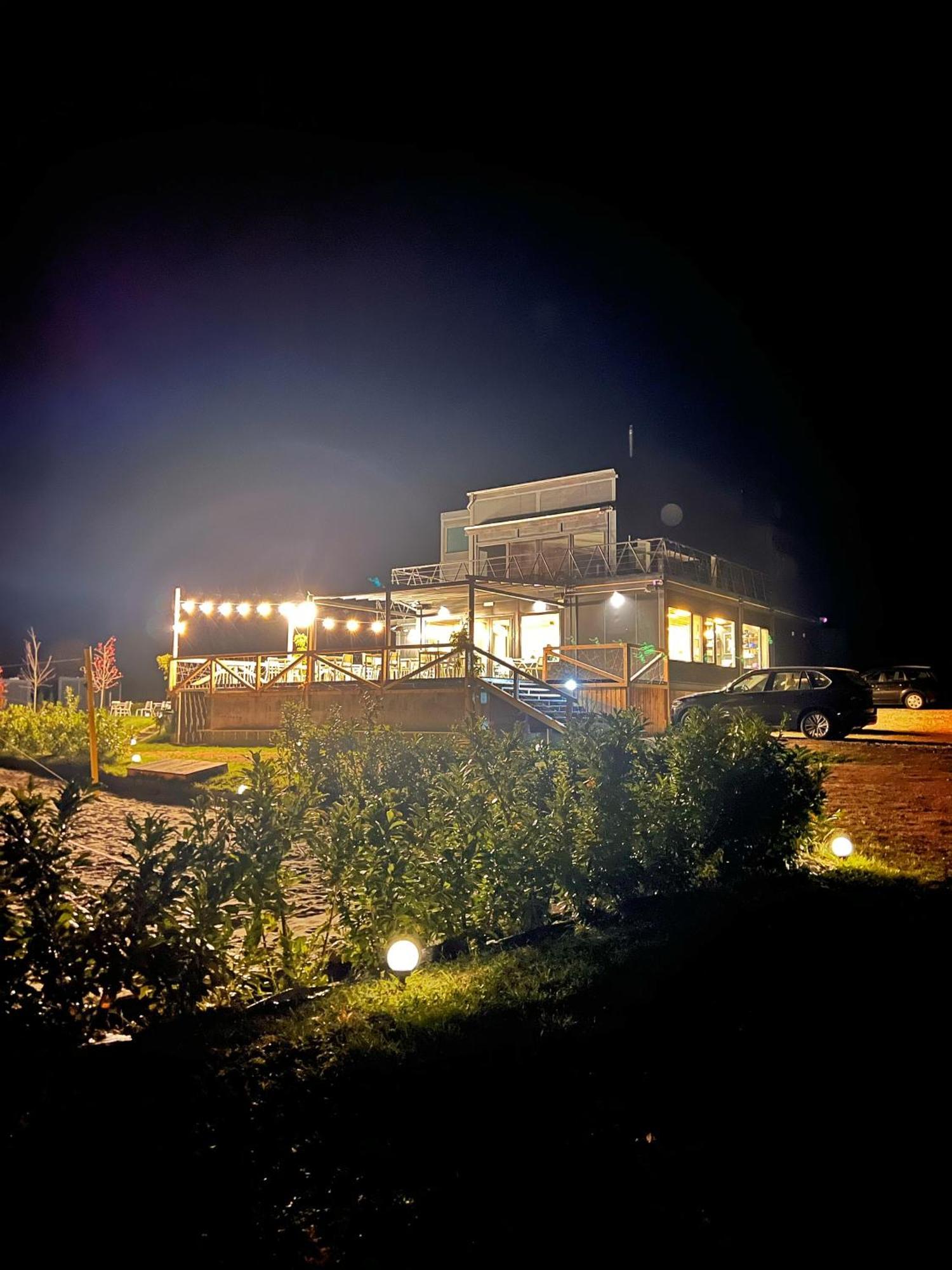 Flandra Glamping Hotel Корбени Екстериор снимка