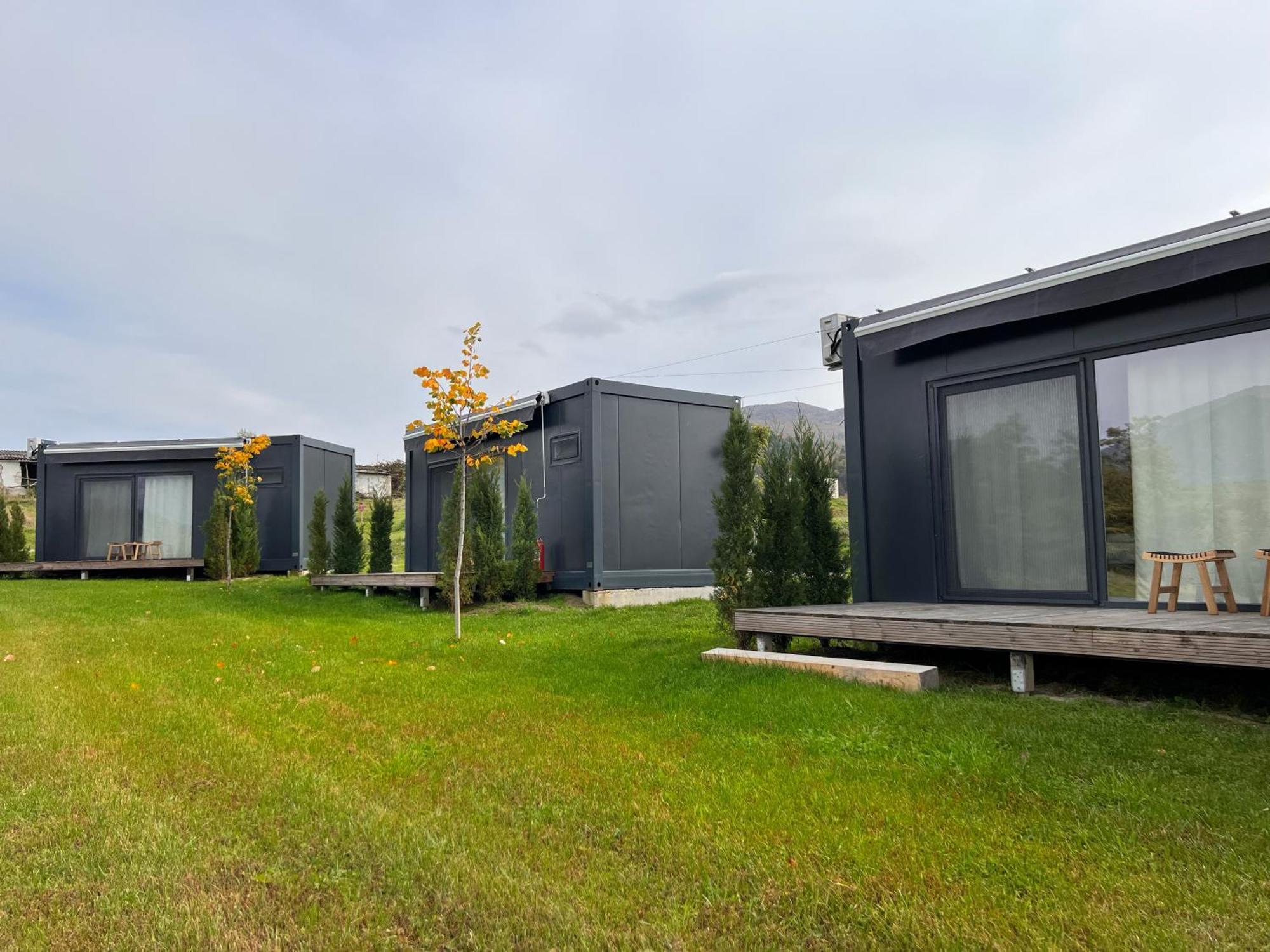 Flandra Glamping Hotel Корбени Екстериор снимка