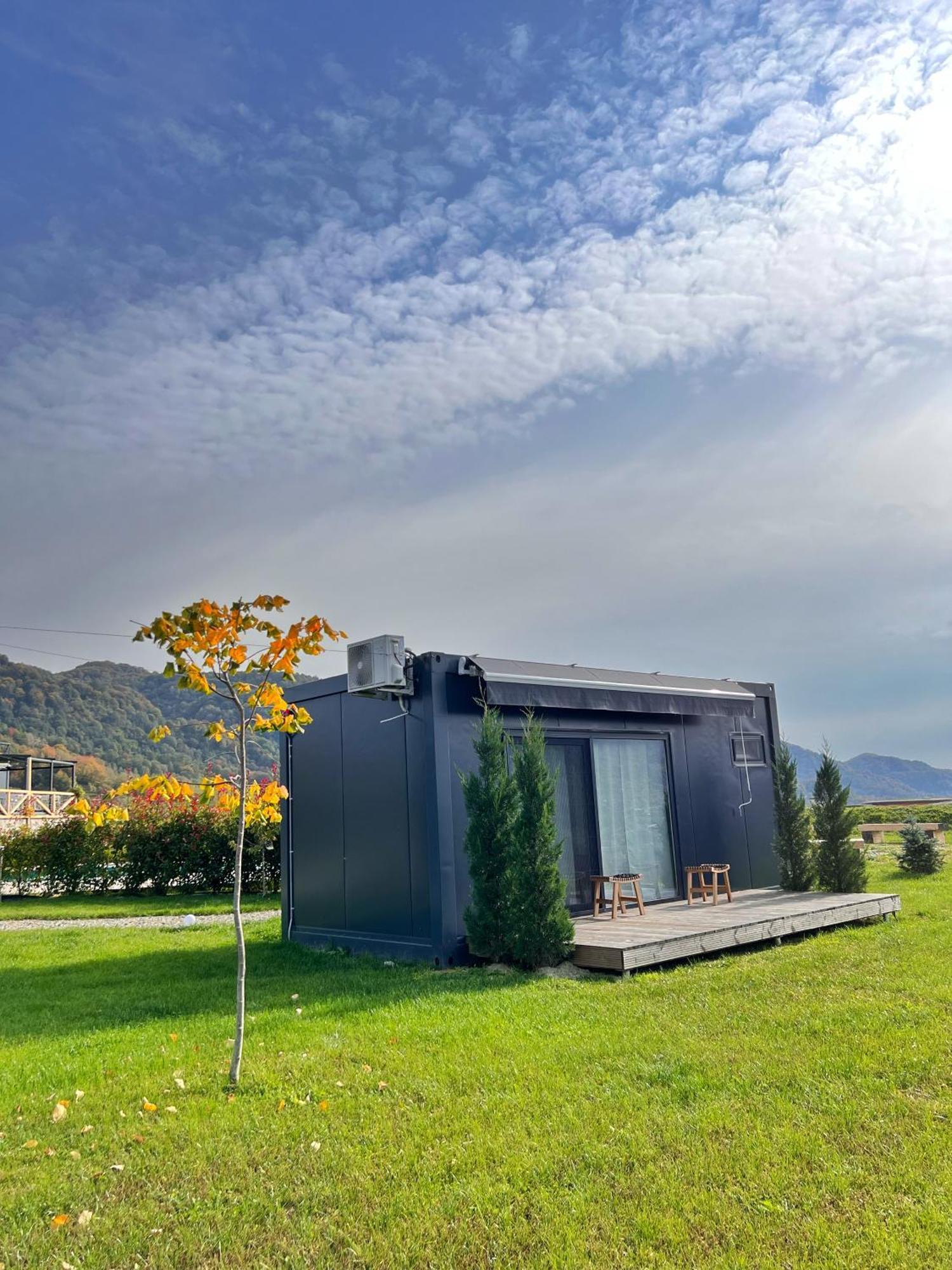 Flandra Glamping Hotel Корбени Екстериор снимка