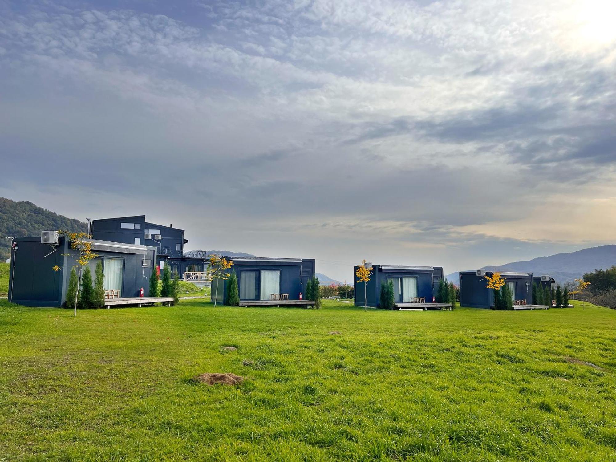 Flandra Glamping Hotel Корбени Екстериор снимка