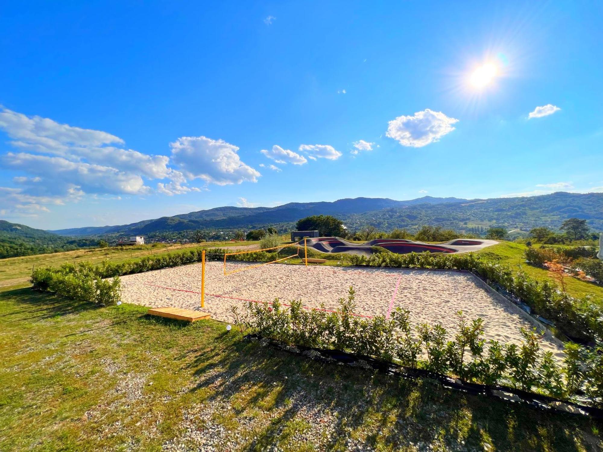 Flandra Glamping Hotel Корбени Екстериор снимка
