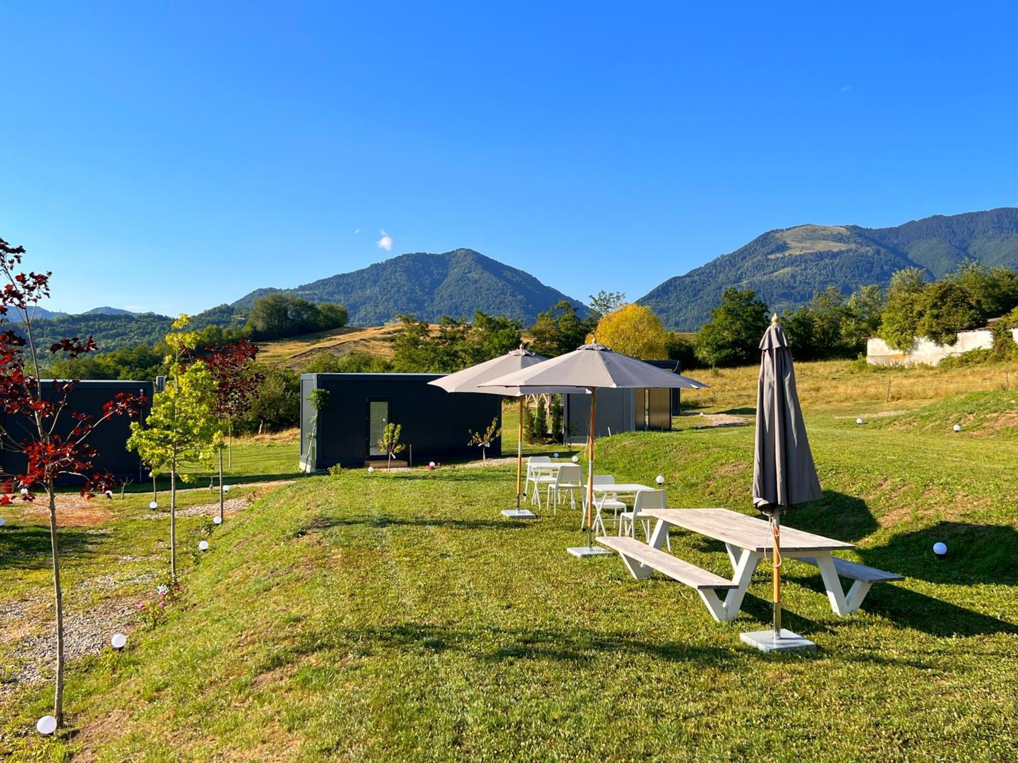 Flandra Glamping Hotel Корбени Екстериор снимка