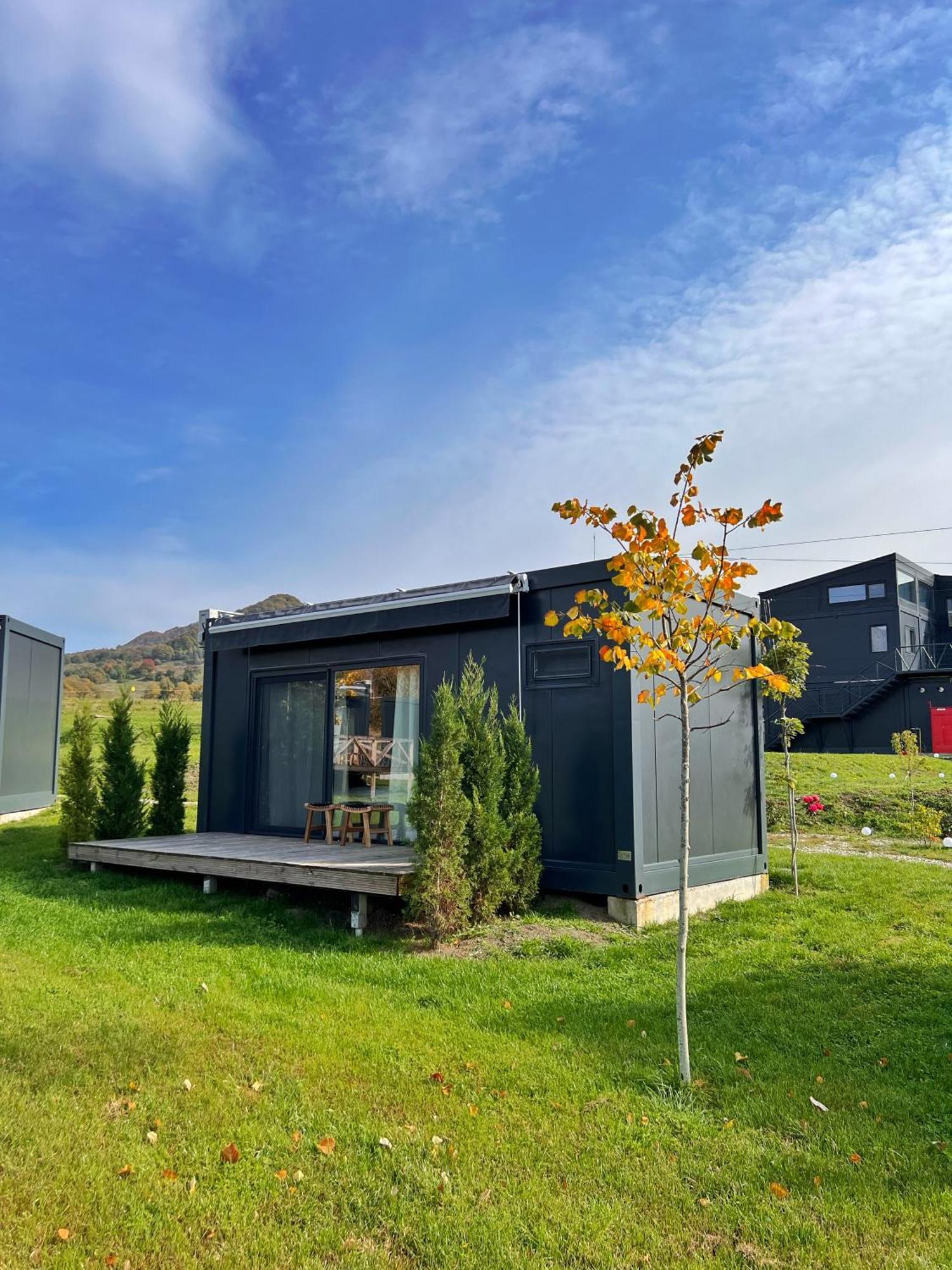Flandra Glamping Hotel Корбени Екстериор снимка