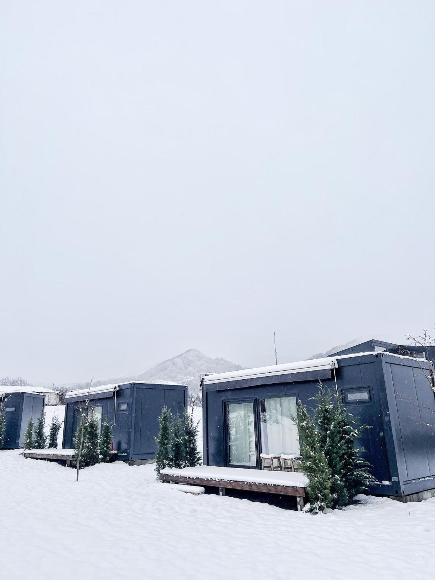 Flandra Glamping Hotel Корбени Екстериор снимка
