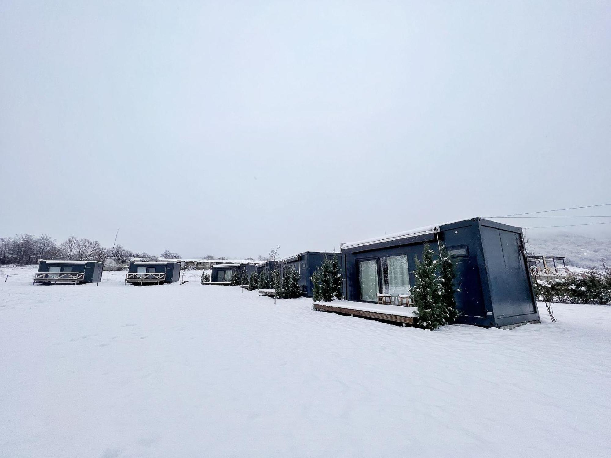 Flandra Glamping Hotel Корбени Екстериор снимка