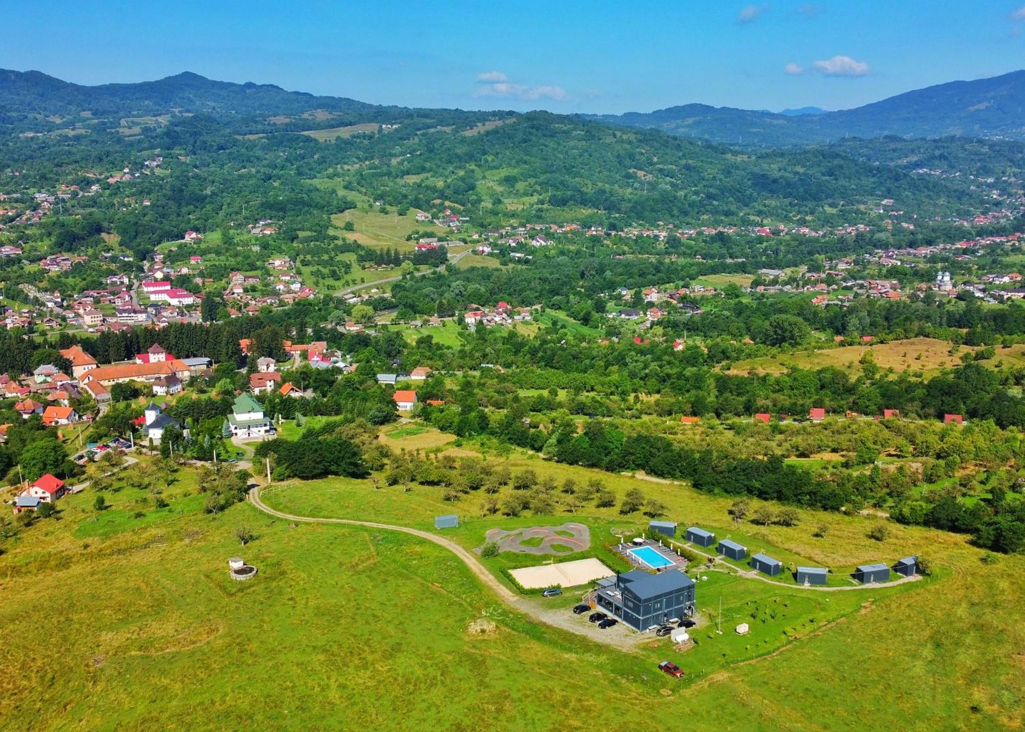 Flandra Glamping Hotel Корбени Екстериор снимка