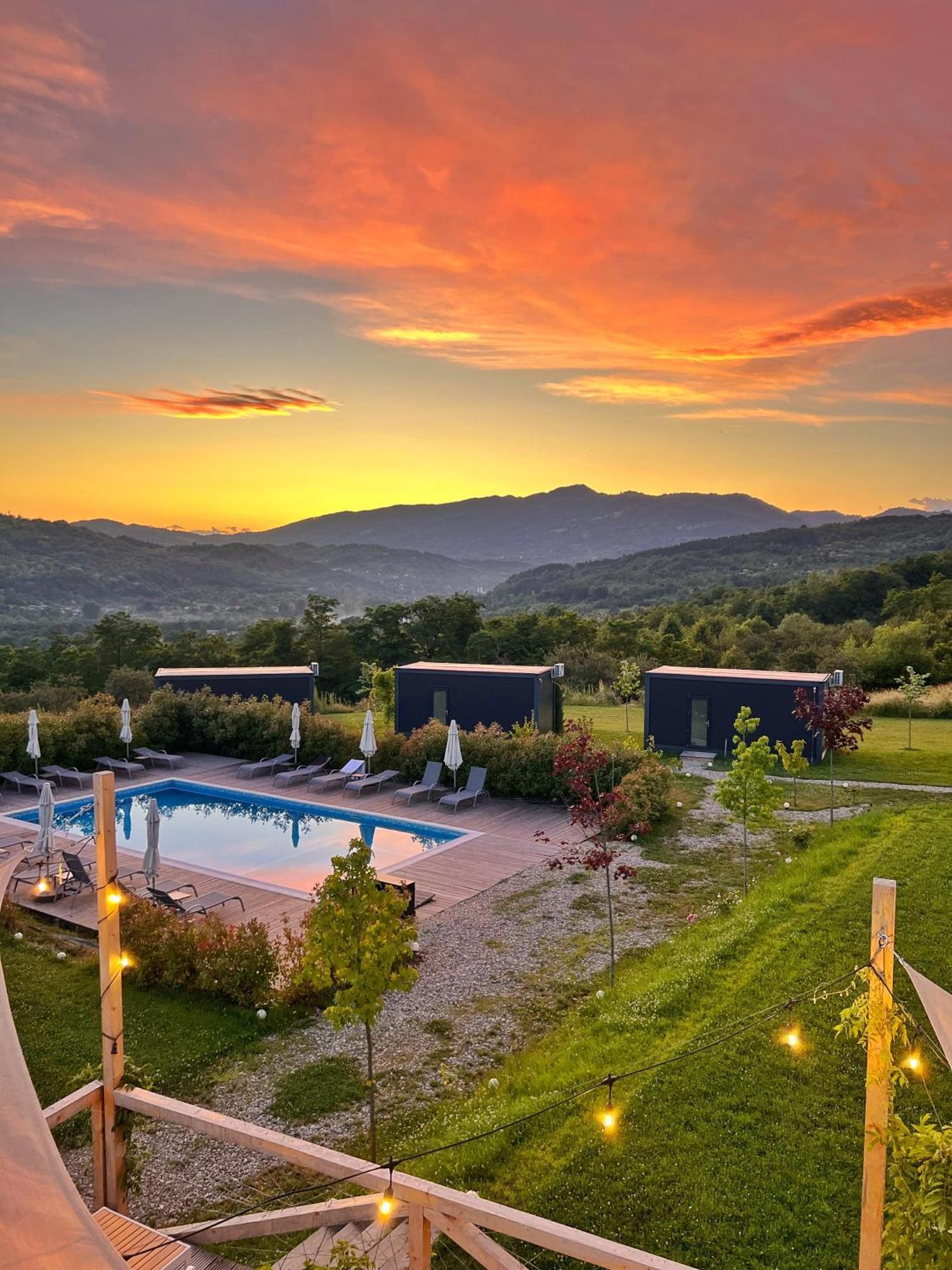 Flandra Glamping Hotel Корбени Екстериор снимка