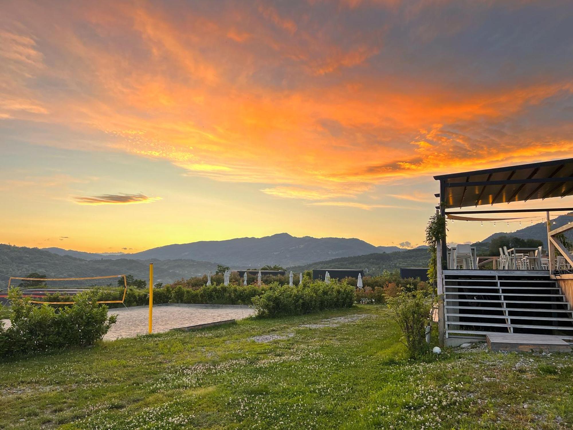 Flandra Glamping Hotel Корбени Екстериор снимка