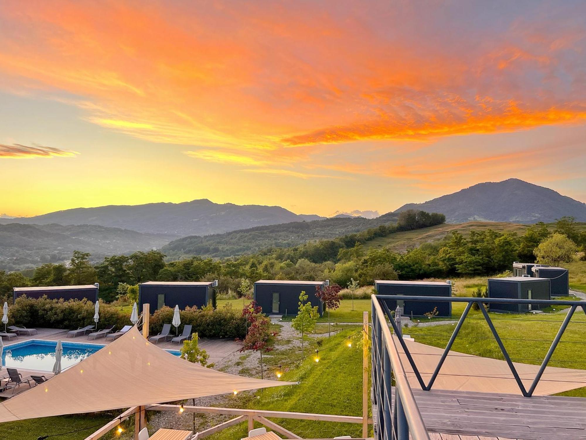 Flandra Glamping Hotel Корбени Екстериор снимка